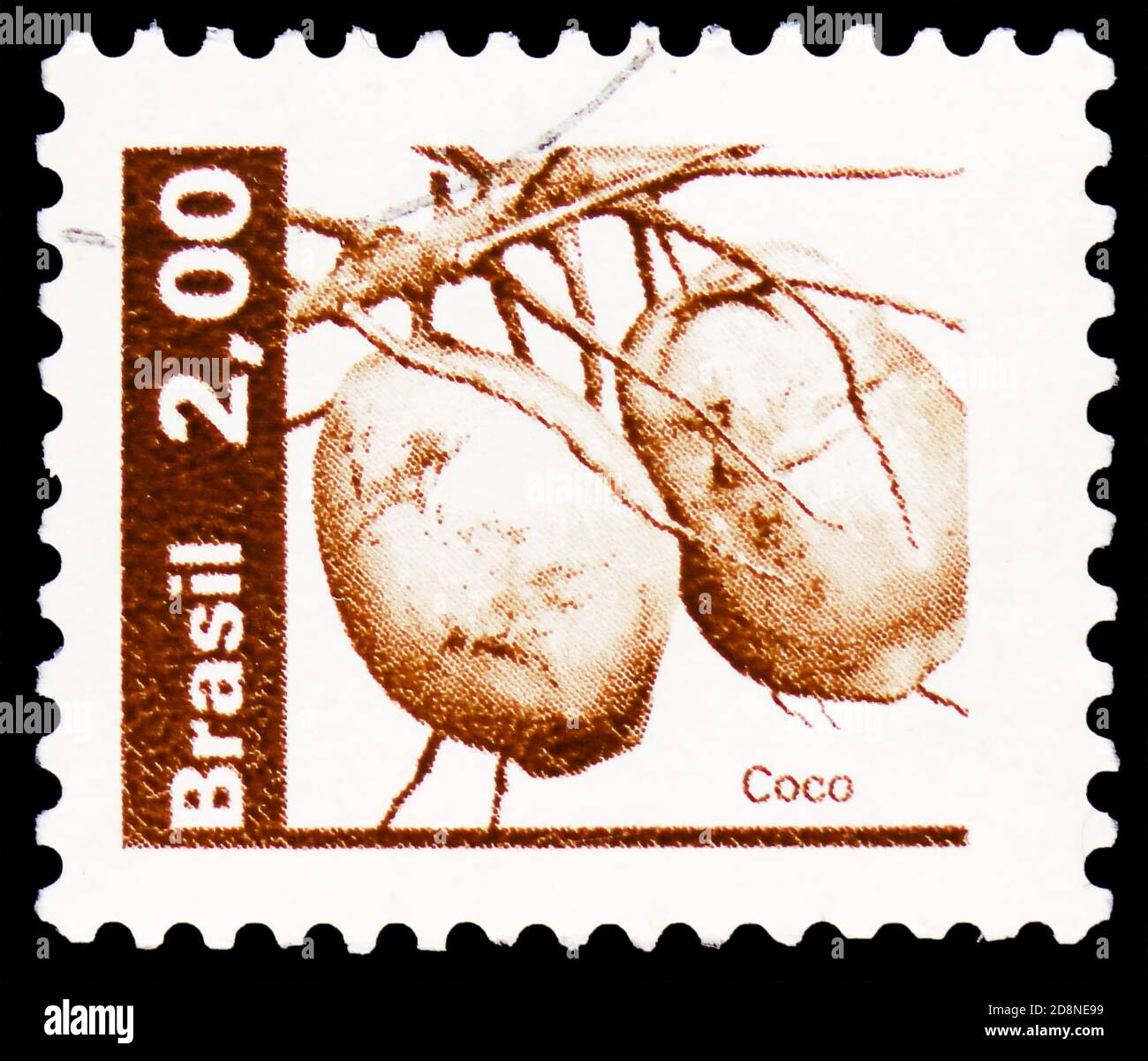 MOSKAU, RUSSLAND - 8. OKTOBER 2020: Briefmarke gedruckt in Brasilien zeigt Kokosnuss, Natural Economy Resources Serie, um 1982 Stockfoto