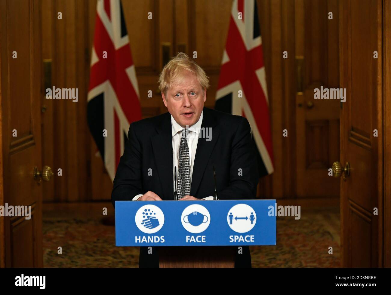 Premierminister Boris Johnson während einer Medienbesprechung in Downing Street, London, über das Coronavirus (COVID-19). Stockfoto