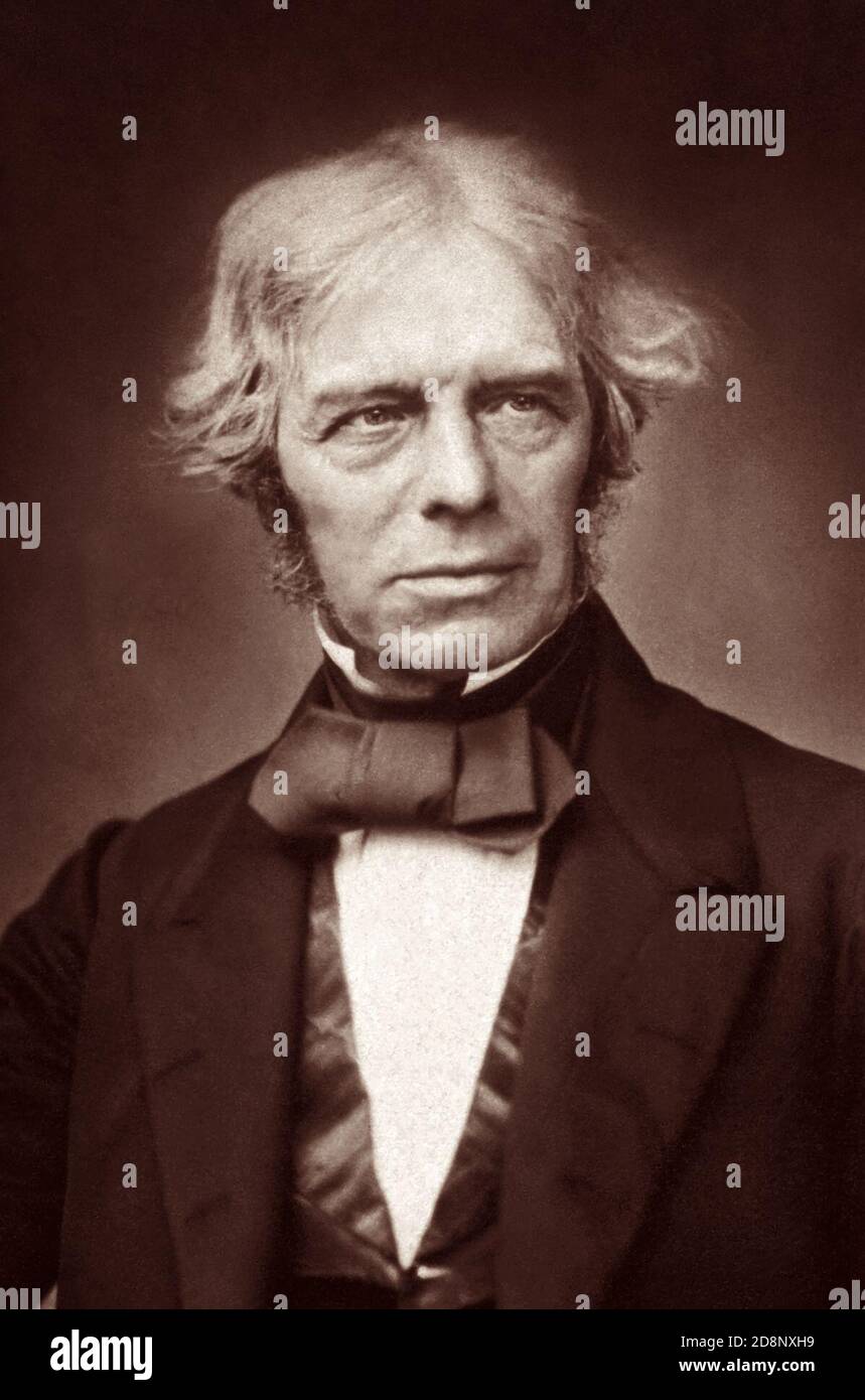 Michael Faraday FRS (1791–1867), einer der einflussreichsten Wissenschaftler der Geschichte, hielt 1857 einen Stabmagneten in einem Porträt von Maull & Polyblank. Stockfoto