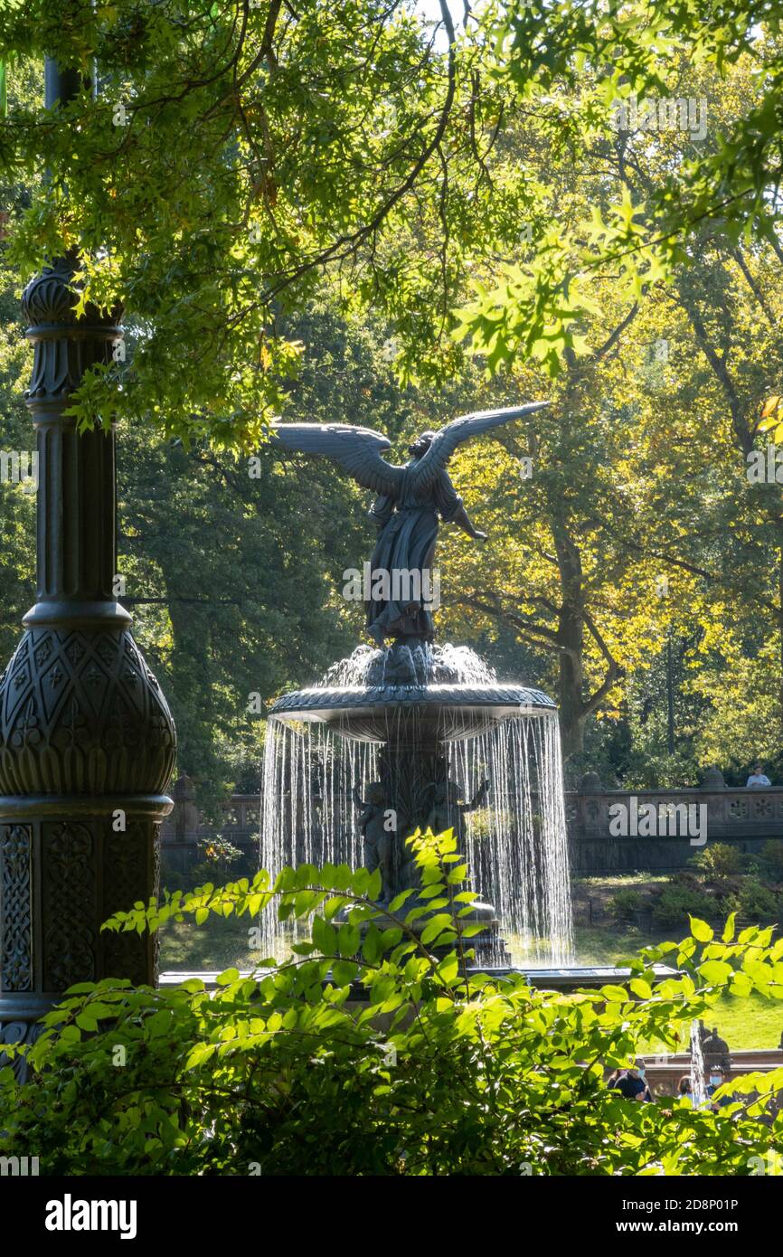 Auf der Bethesda Plaza im Central Park befindet sich der Springbrunnen Angel of the Waters, New York City, USA Stockfoto