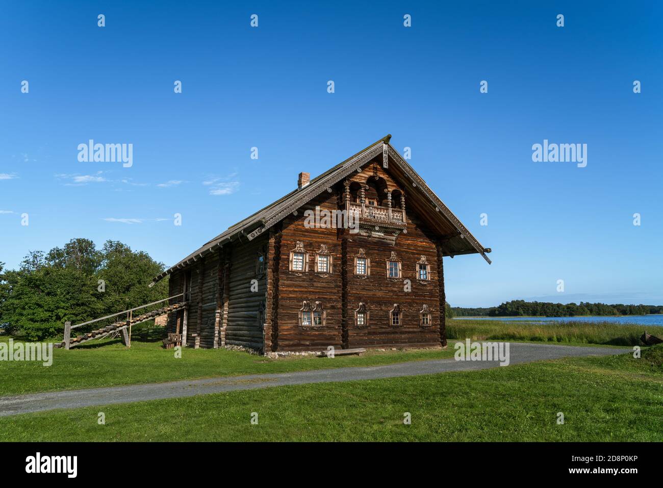 Traditionelles Haus aus dem russischen Norden am Kizhi Open-Air State Museum-Reserve, Kizhi, Karelien, Russland Stockfoto