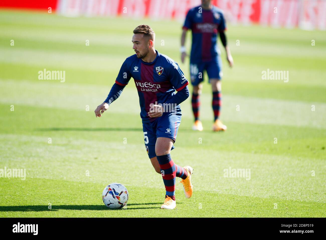 Madrid, Spanien. Oktober 2020. Javi Ontiveros von Huesca in Aktion während der spanischen Meisterschaft La Liga Fußballspiel zwischen Real Madrid und SD Huesca am 31. Oktober 2020 im Alfredo Di Stefano Stadion in Valdebebas, Madrid, Spanien - Foto Oscar J Barroso / Spanien DPPI / DPPI Kredit: LM/DPPI/Oscar Barroso/Alamy Live News Stockfoto