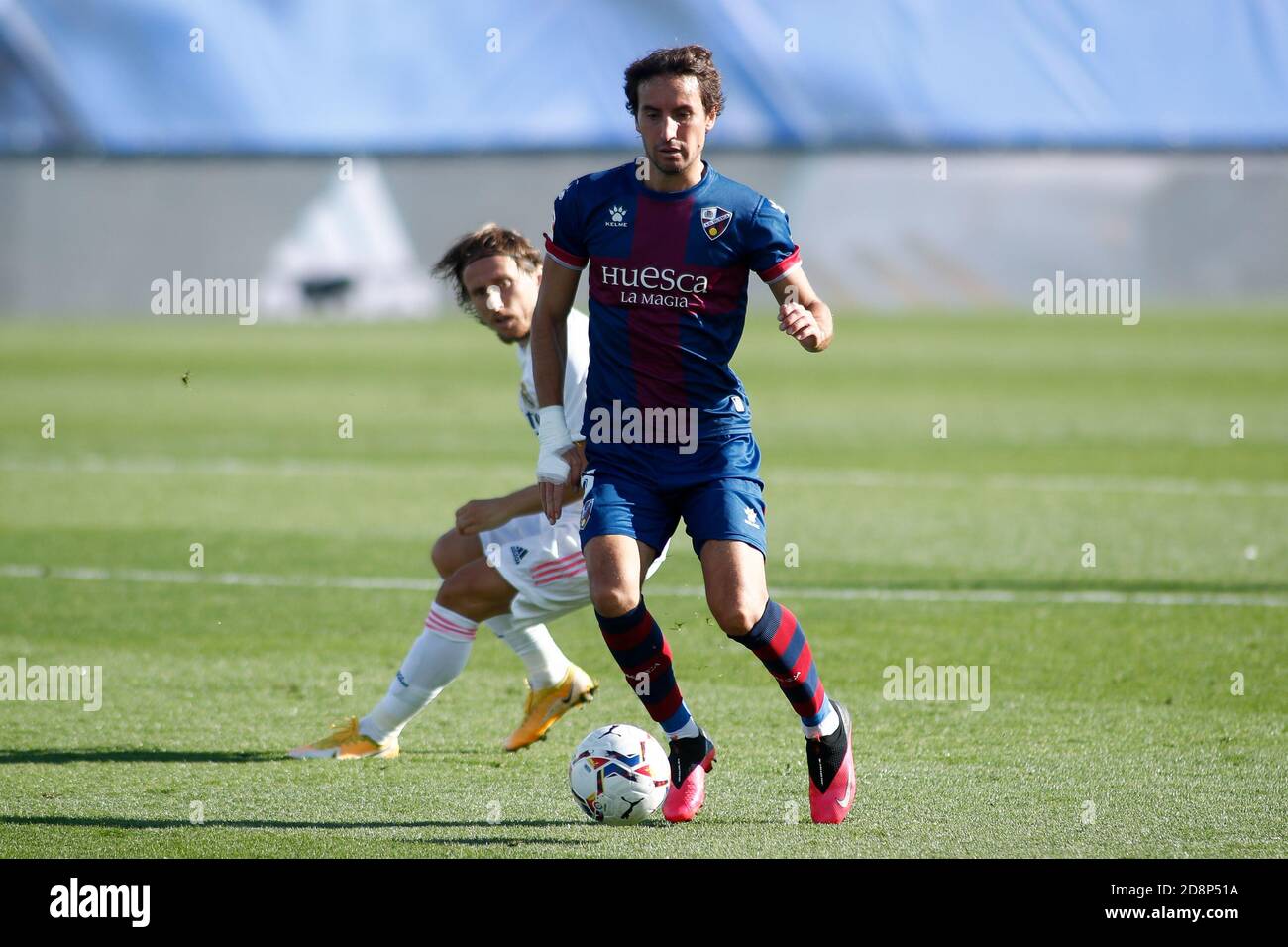 Madrid, Spanien. Oktober 2020. Pedro Mosquera von Huesca in Aktion während der spanischen Meisterschaft La Liga Fußballspiel zwischen Real Madrid und SD Huesca am 31. Oktober 2020 im Alfredo Di Stefano Stadion in Valdebebas, Madrid, Spanien - Foto Oscar J Barroso / Spanien DPPI / DPPI Kredit: LM/DPPI/Oscar Barroso/Alamy Live News Stockfoto