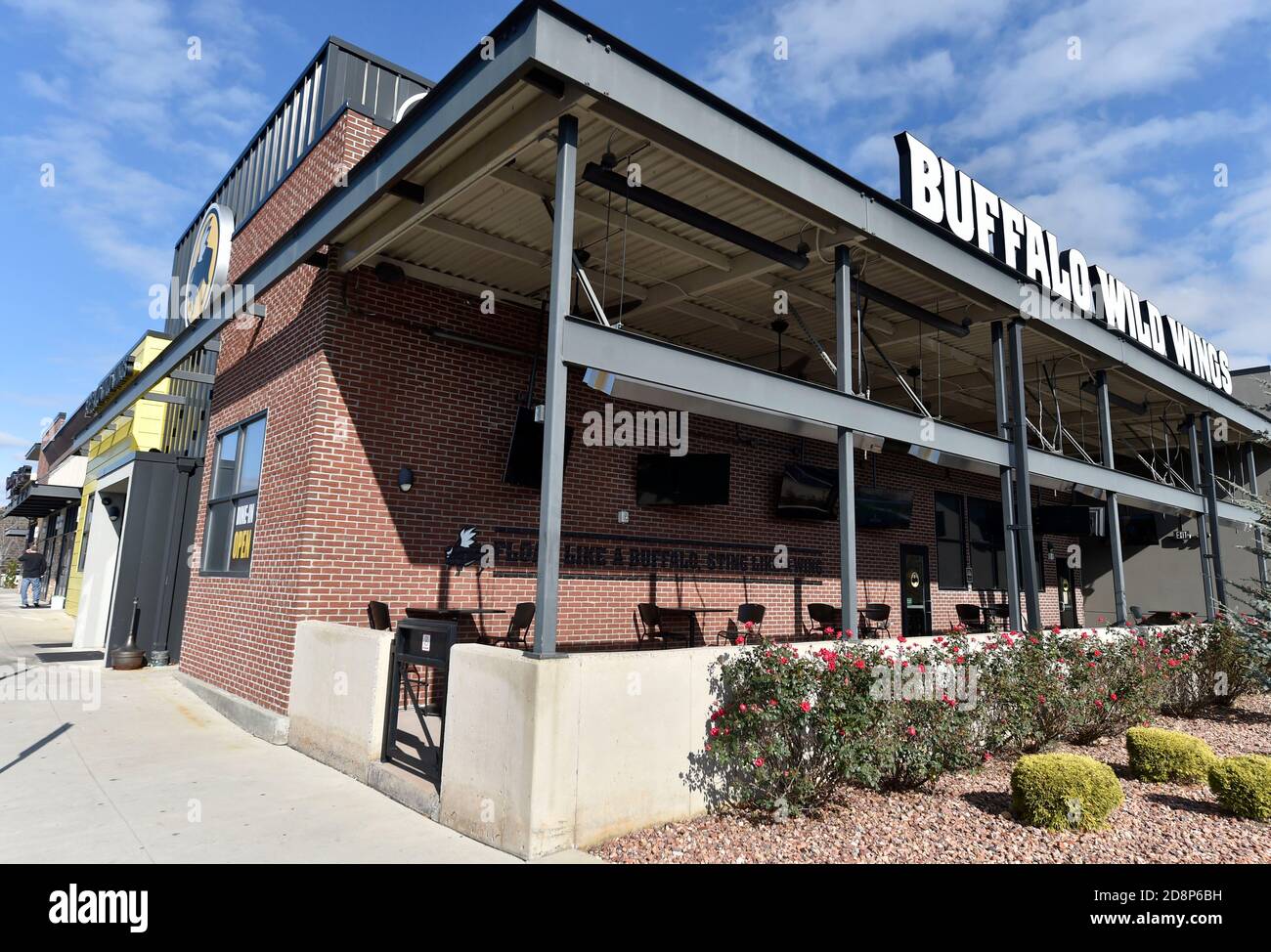 Kingston, USA. Oktober 2020. Buffalo Wild Wings Store in Kingston Dunkin Donuts/Baskin Robbins wurde von Inspire Marken gekauft, die Buffalo Wild Wings und Arby's besitzen. Quelle: Aimee Dilger/SOPA Images/ZUMA Wire/Alamy Live News Stockfoto