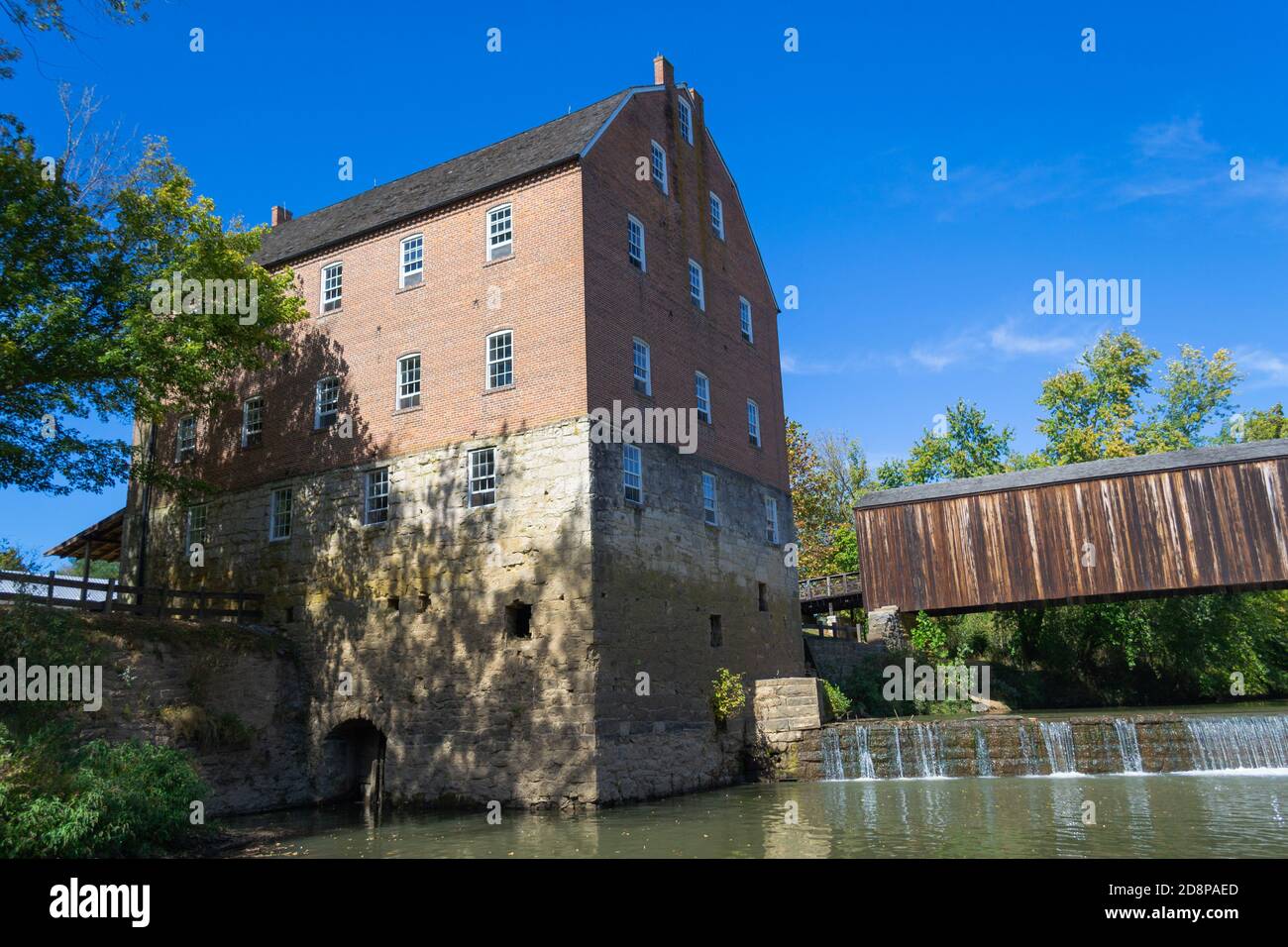 Bollinger Mühle und überdachte Brücke Stockfoto