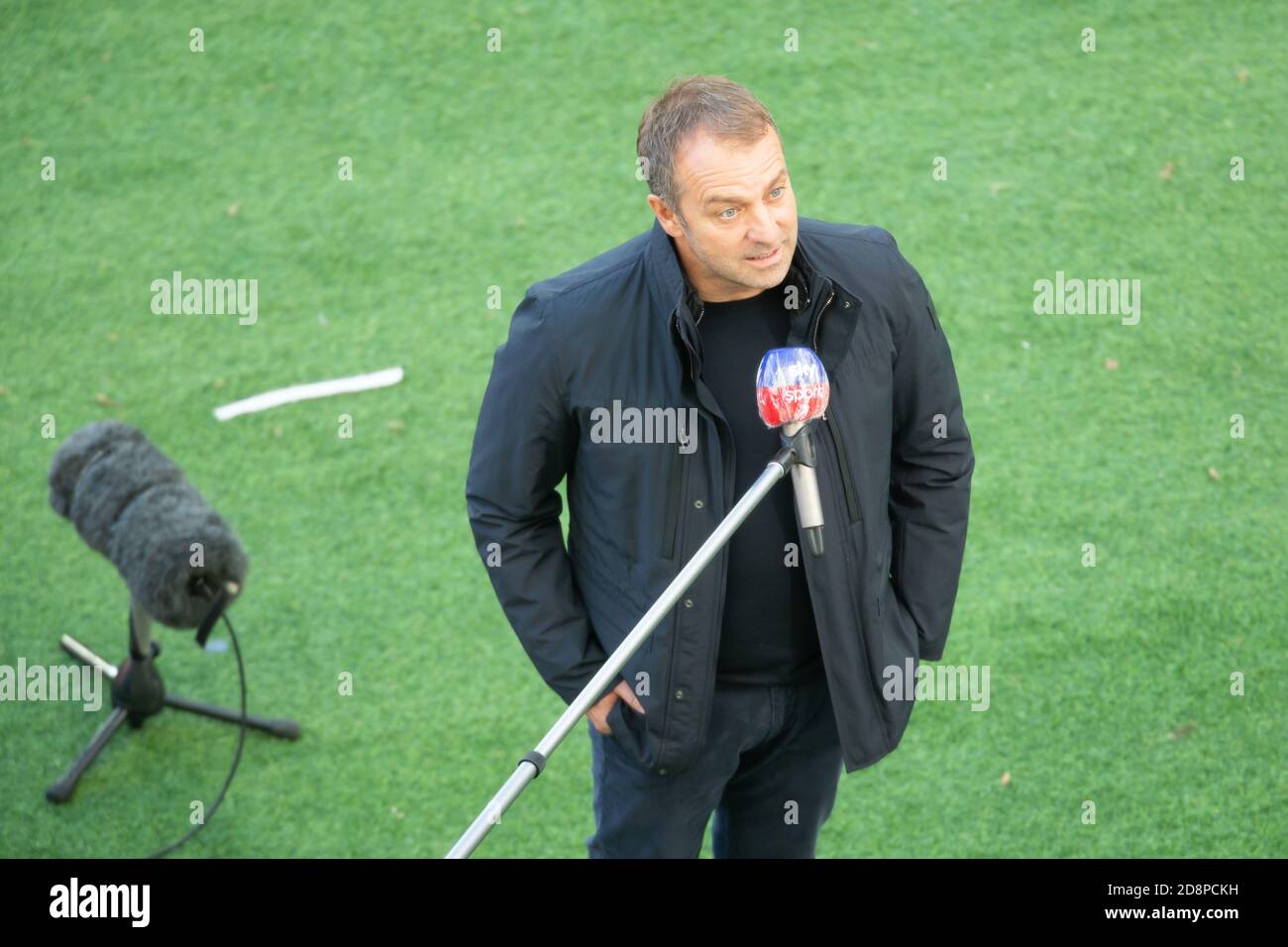 Köln, Deutschland. Oktober 2020. Bundesliga-Spieltag 6, 1. FC Köln - FC Bayern München, Cheftrainer Hansi Flick (FCB) Credit: Jürgen Schwarz/Alamy Live News Stockfoto