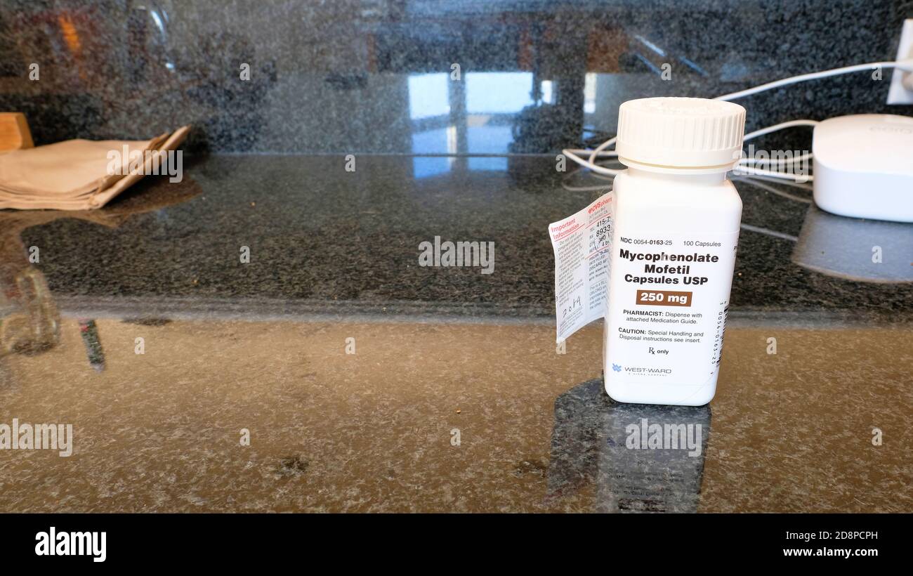 Flasche Mycophenolate Mofetil Kapseln; ein immunsuppressives Medikament, das bei der Behandlung von Autoimmunerkrankungen verwendet wird. Stockfoto