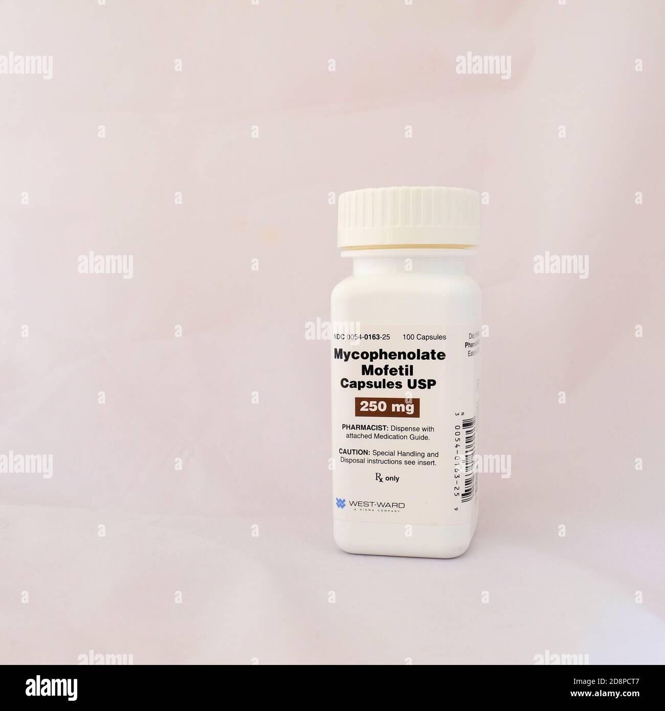 Flasche Mycophenolate Mofetil Kapseln; ein immunsuppressives Medikament, das bei der Behandlung von Autoimmunerkrankungen verwendet wird. Stockfoto