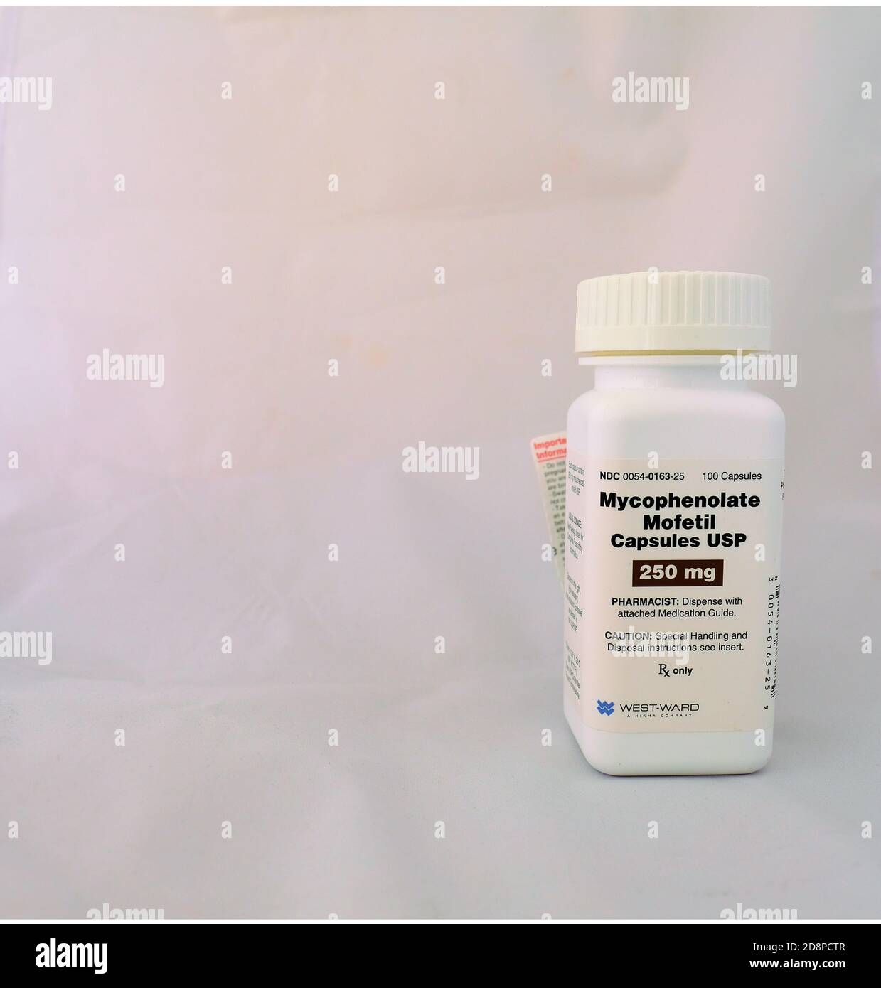 Flasche Mycophenolate Mofetil Kapseln; ein immunsuppressives Medikament, das bei der Behandlung von Autoimmunerkrankungen verwendet wird. Stockfoto
