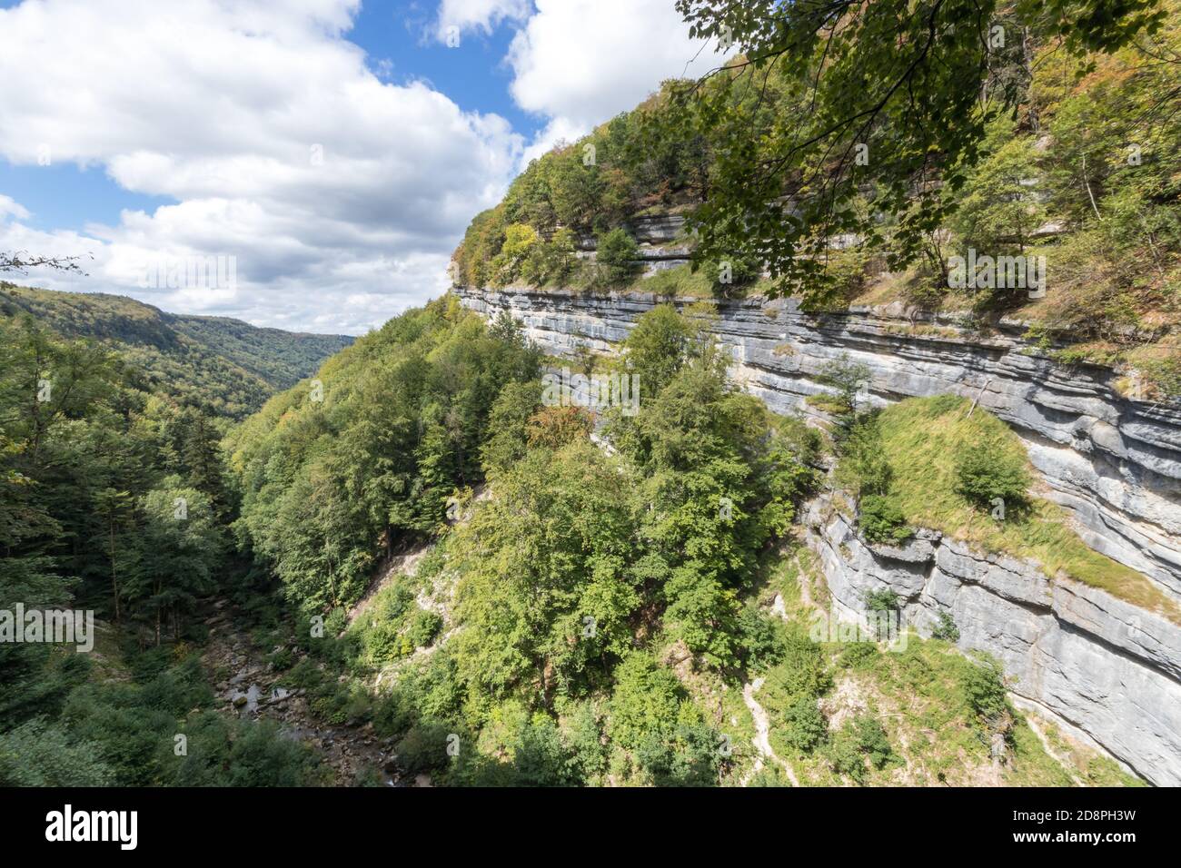 Wunderbare Cascades du Herisson, Wasserfälle des Herisson im Jura, Frankreich Stockfoto