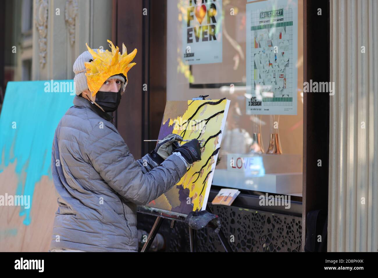 New York, NY, USA. Oktober 2020. SOHO, New York, USA, 31. Oktober 2020 - Künstler während der Halloween Edition von SOHO ART WALKS heute in der Green Street in New York City.Foto: Luiz Rampelotto/EuropaNewswire.BILDNACHWEIS ERFORDERLICH. Quelle: Luiz Rampelotto/ZUMA Wire/Alamy Live News Stockfoto