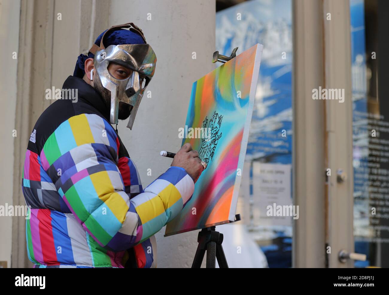 New York, NY, USA. Oktober 2020. SOHO, New York, USA, 31. Oktober 2020 - Künstler während der Halloween Edition von SOHO ART WALKS heute in der Green Street in New York City.Foto: Luiz Rampelotto/EuropaNewswire.BILDNACHWEIS ERFORDERLICH. Quelle: Luiz Rampelotto/ZUMA Wire/Alamy Live News Stockfoto