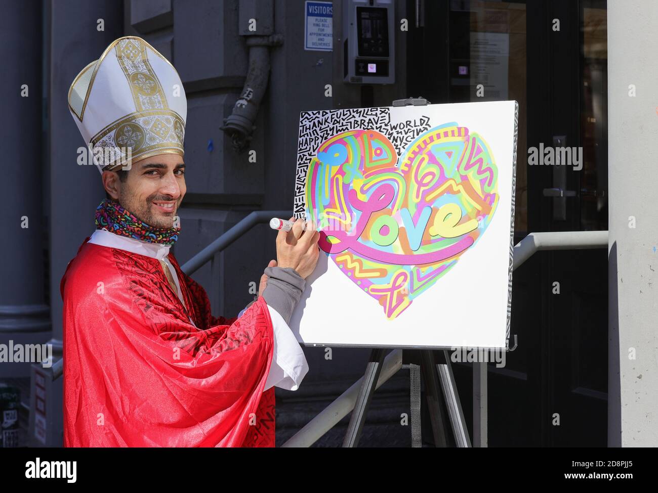 SOHO, New York, USA, 31. Oktober 2020 - Maler Marco Santini während der Halloween Edition von SOHO ART WALKS heute in der Green Street in New York City.Foto: Luiz Rampelotto/EuropaNewswire FOTOKREDIT OBLIGATORISCH. Weltweite Nutzung Stockfoto