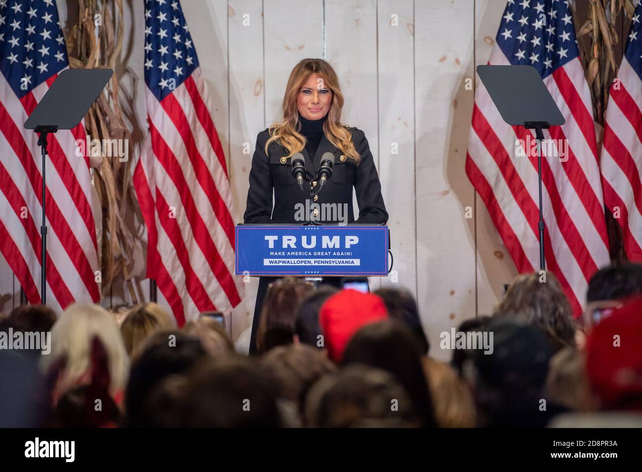 Wapwallopen, PA – 31. OKTOBER: US-First Lady Melania Trump spricht bei einer Wahlkampfveranstaltung "Make America Great Again" mit den Anhängern von Präsident Trump Stockfoto