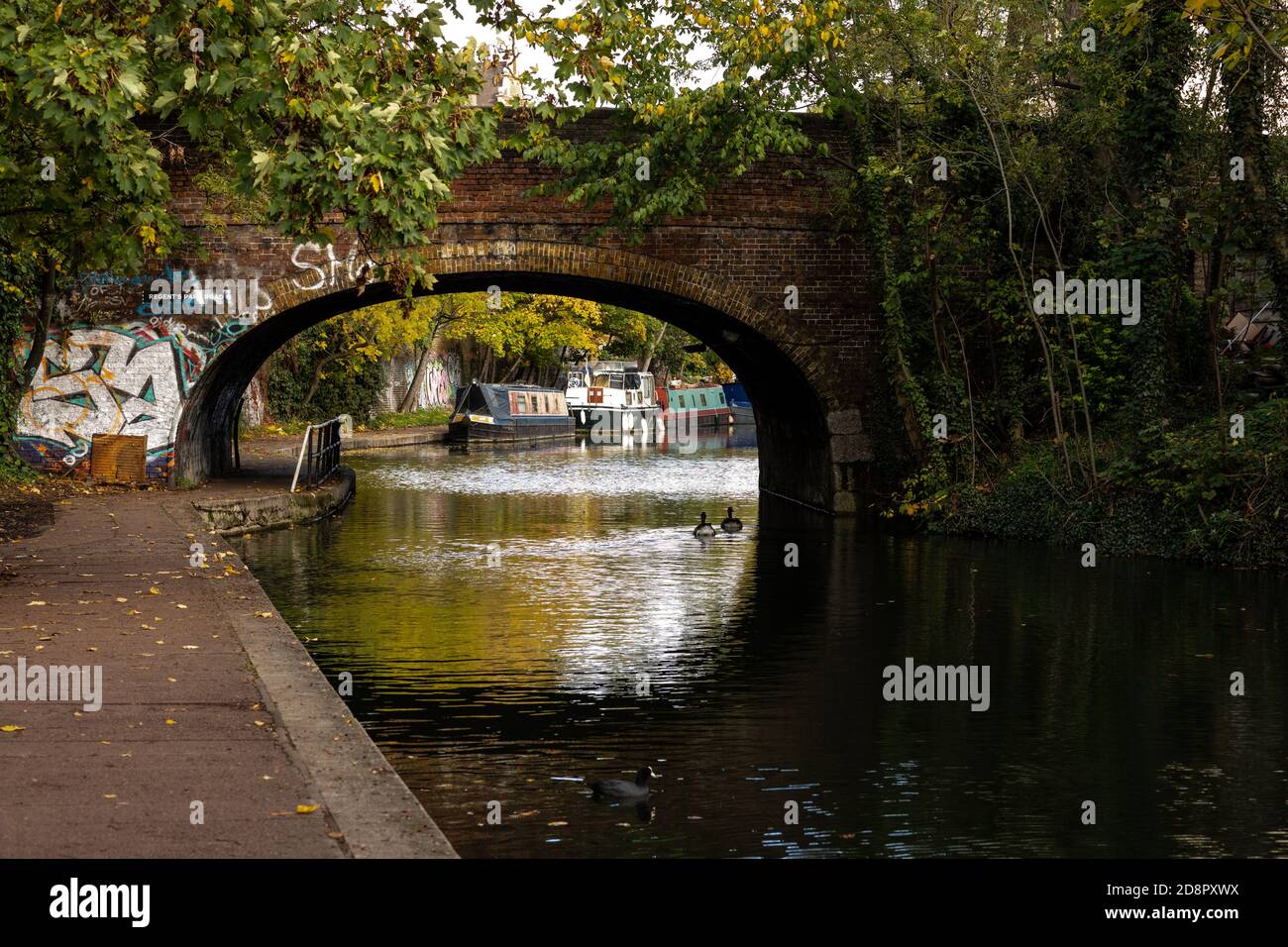 London Camden und entlang des Kanals Stockfoto