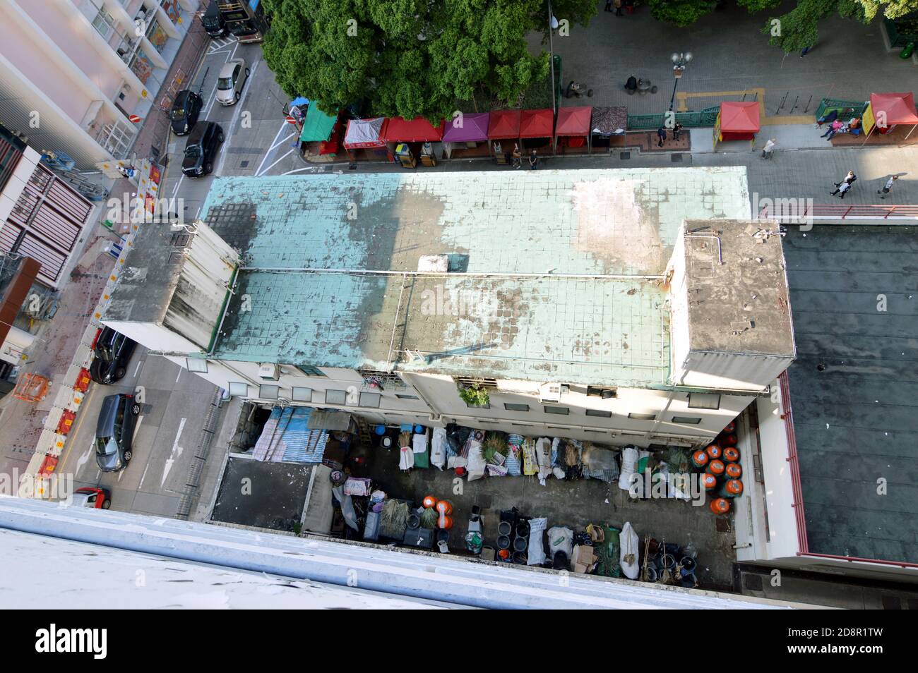 Market Street, Yau Ma Tei, gesäumt von Wahrsagern, Blick vom Yau Ma Tei Car Park Building (2020) Stockfoto