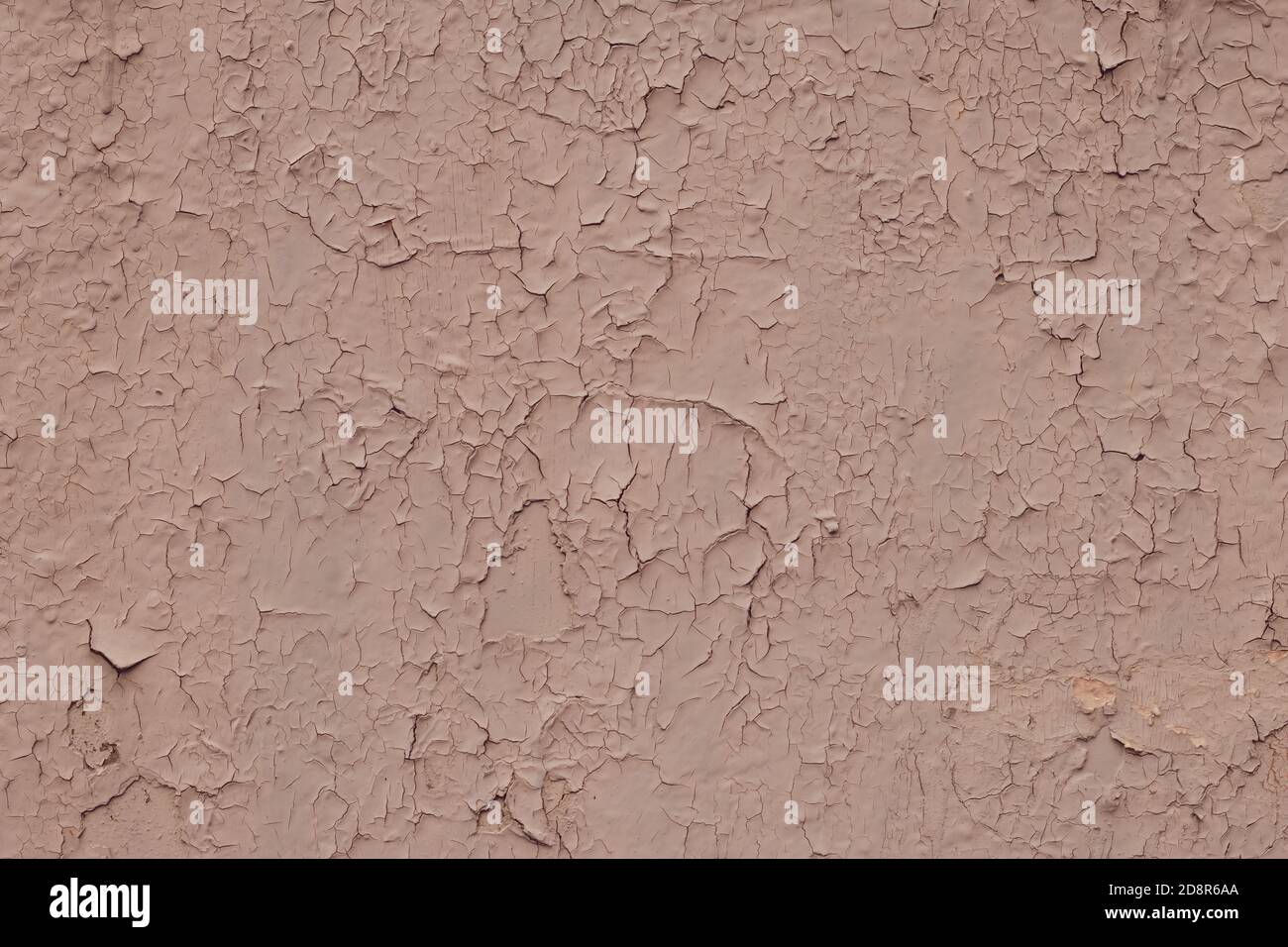 Braune Textur von rissiger Farbe auf einer Metallwand. Abblätternde Farbe an einer Betonwand. Beige bemalter abstrakter Hintergrund, Grunge Oberfläche, natürliches Muster, Stockfoto