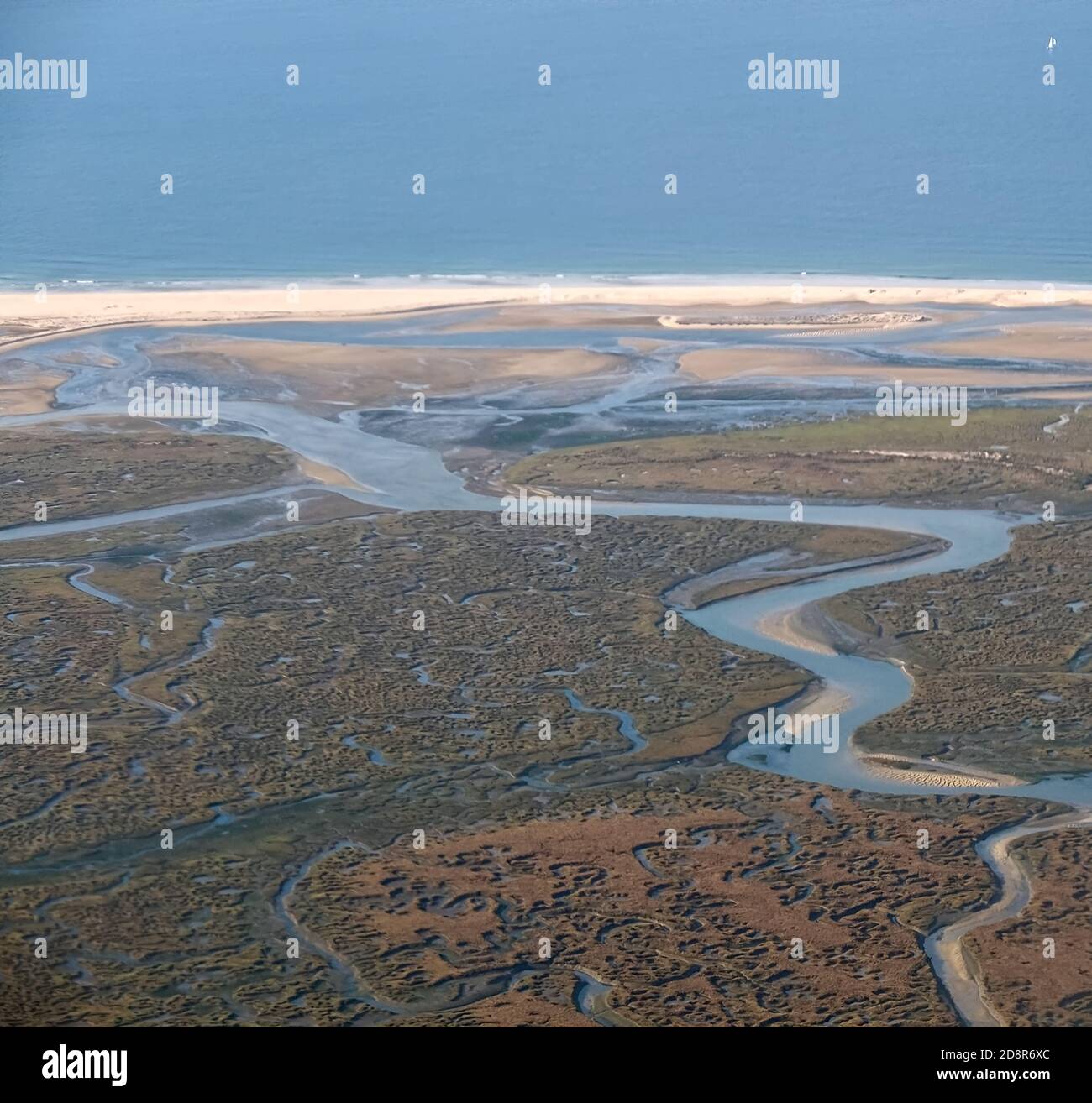 Luftaufnahme der Algarve Küste in Portugal von Ein Flugzeug Stockfoto