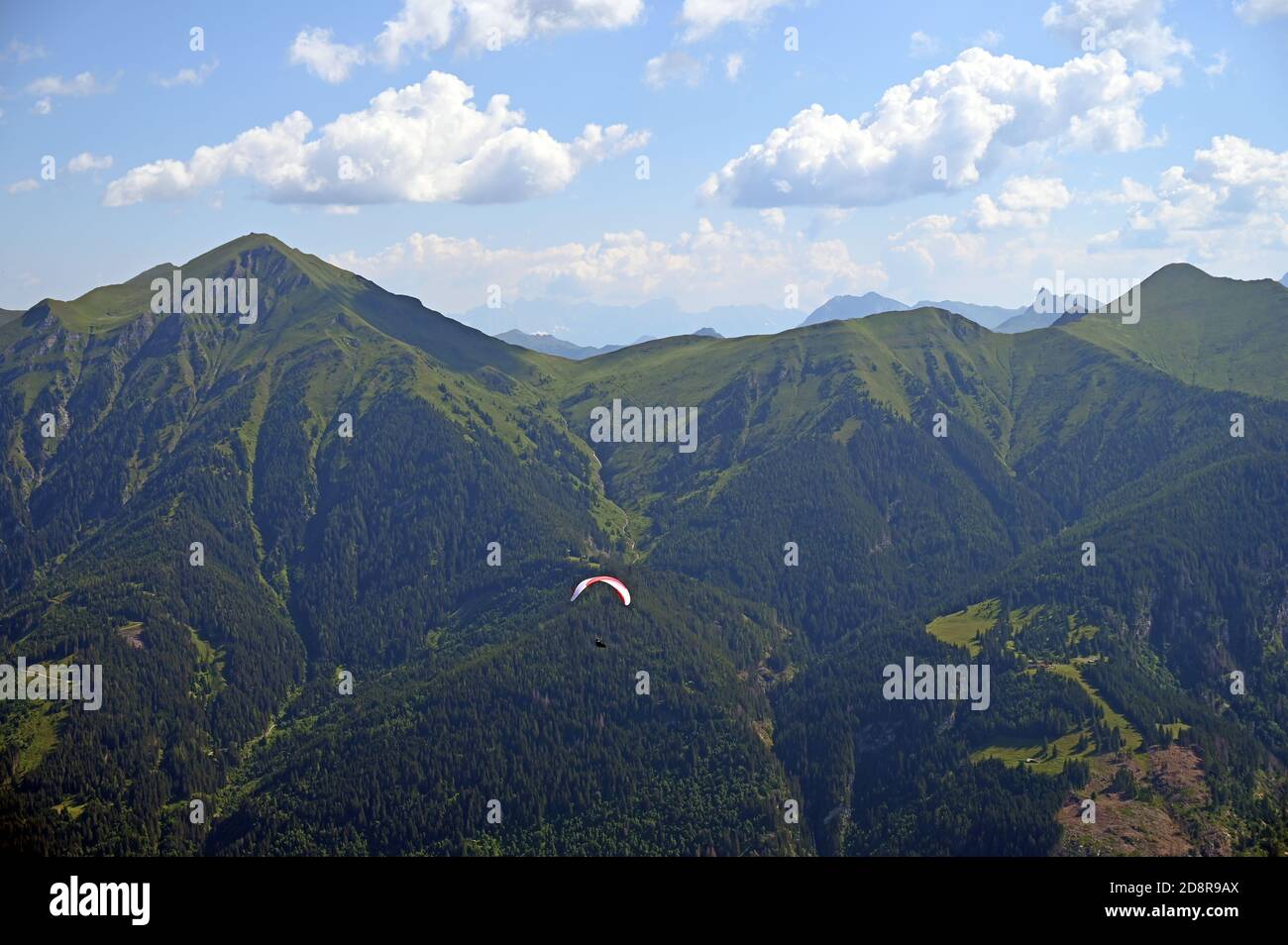 Paragliding in den Bergen Stubnerkogel Bad Gastein Österreich Stockfoto