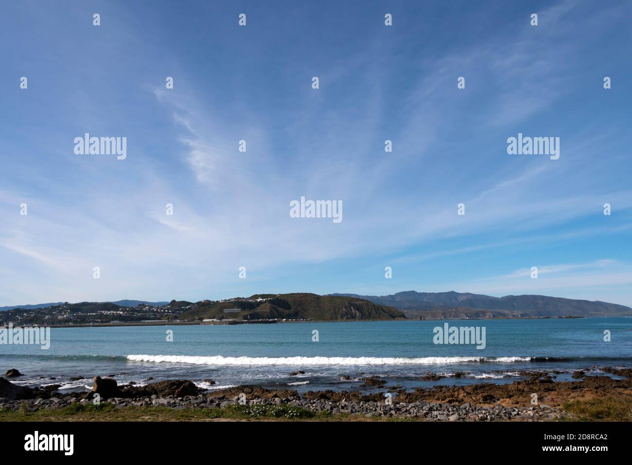 Radialwolken über Lyall Bay, Wellington, Nordinsel, Neuseeland Stockfoto