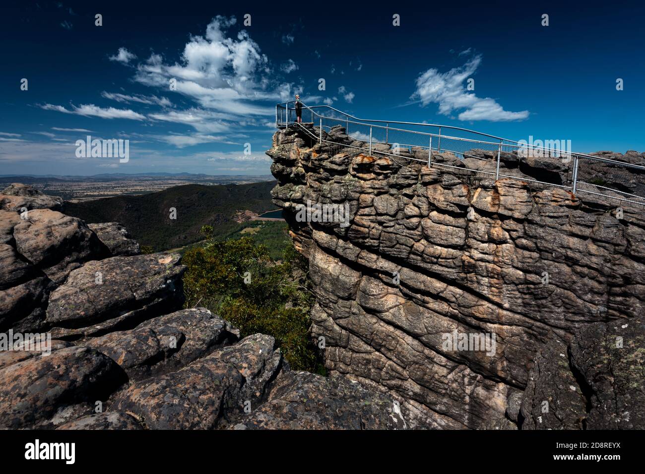 Wanderer genießen spektakuläre Aussichten vom Pinnacle Lookout im Grampians National Park. Stockfoto