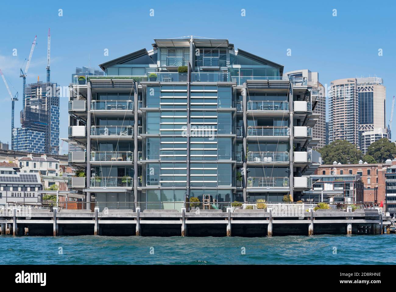 Eine der Finger Wharves im Hafen von Sydney, die jetzt in Luxus-Apartments mit Bootsliegeplätzen umgewandelt wurde und alle nur 5 Minuten zu Fuß von Sydney City, Australien, entfernt sind Stockfoto