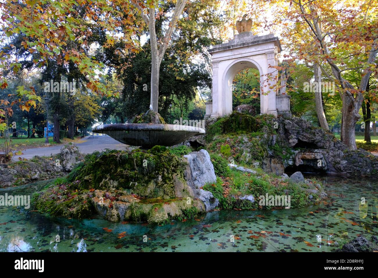 Fountain at villa Fotos und Bildmaterial in hoher Auflösung