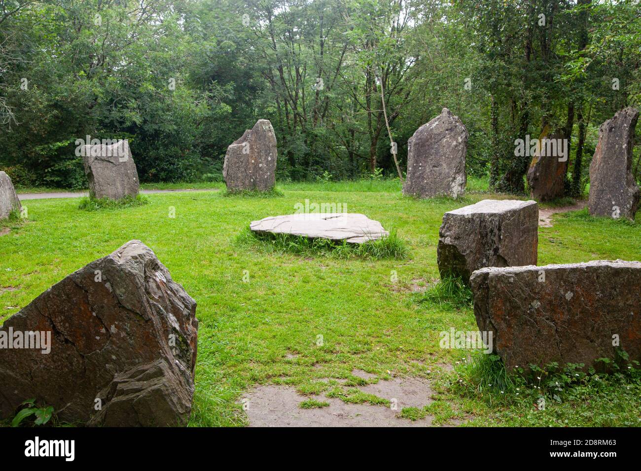 Nachempfundenen Druiden Kreis im Irish National Heritage Park Stockfoto