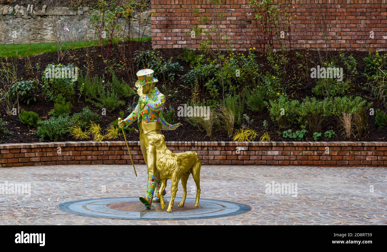 Johnnie Walker Stechmännchen Statue mit Hund außerhalb Glenkinchie Distillery, East Lothian, Schottland, UK Stockfoto