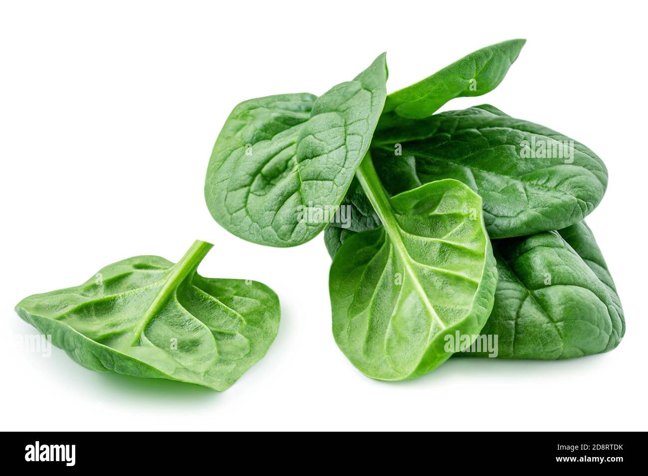 Stapel von Baby Spinat Blätter isoliert auf weißem Hintergrund. Frischer grüner Spinat. Nahaufnahme Stockfoto