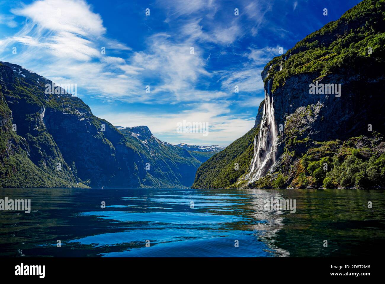 Geiranger Fjord, Wasserfall Seven Sisters. Wunderschöne Natur Norwegen Naturlandschaft. Stockfoto
