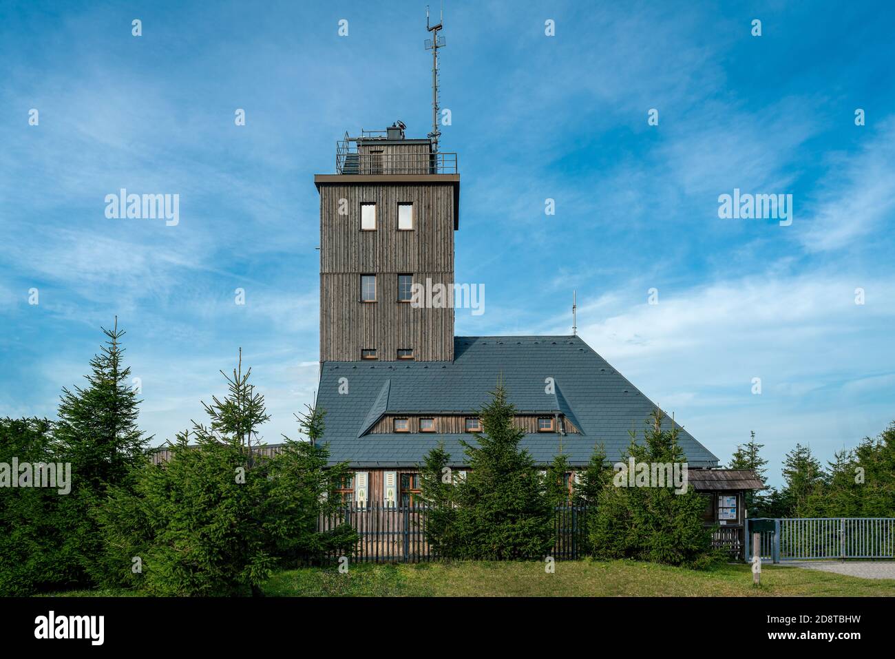 Die meteorologische Station auf dem Fichtelberg bei Oberwiesenthal in Sachsen Stockfoto