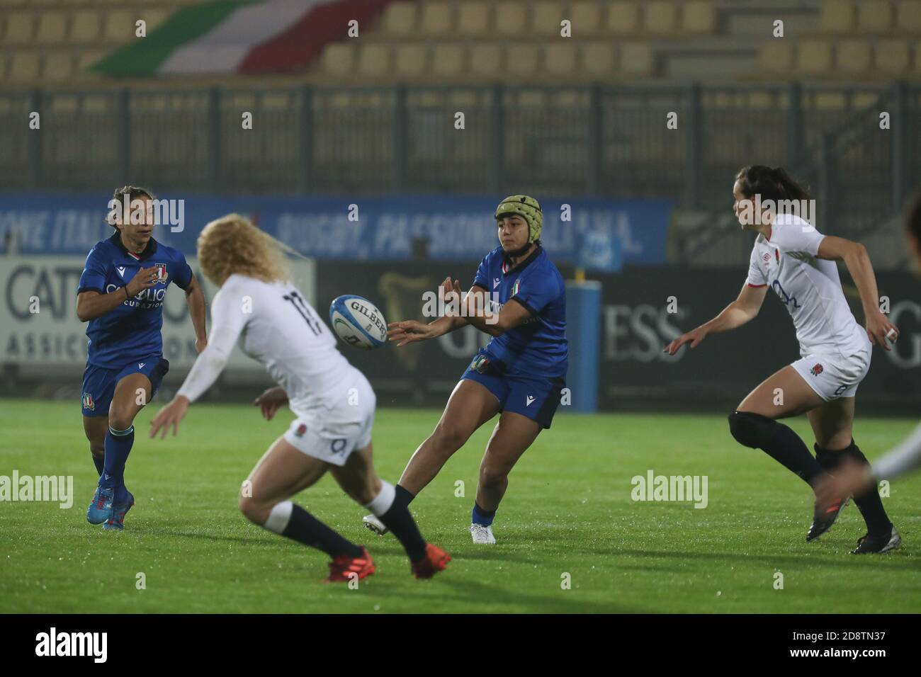 Sergio Lanfranchi Stadion, parma, Italien, 01 Nov 2020, Beatrice Rigoni (Italien) Pässe den Ball während der Frauen &#39;s Guinness Six Nations 2020 - Italien gegen England, Rugby Six Nations Spiel - Kredit: LM/Massimiliano Carnabuci/Alamy Live News Stockfoto
