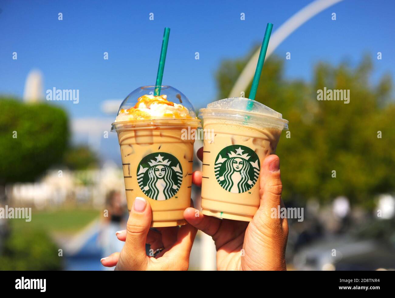 FETHIE, TÜRKEI - OKTOBER 11: Köstlicher kalter Kaffee von Starbucks in Fethie am 11. Oktober 2020. Stockfoto