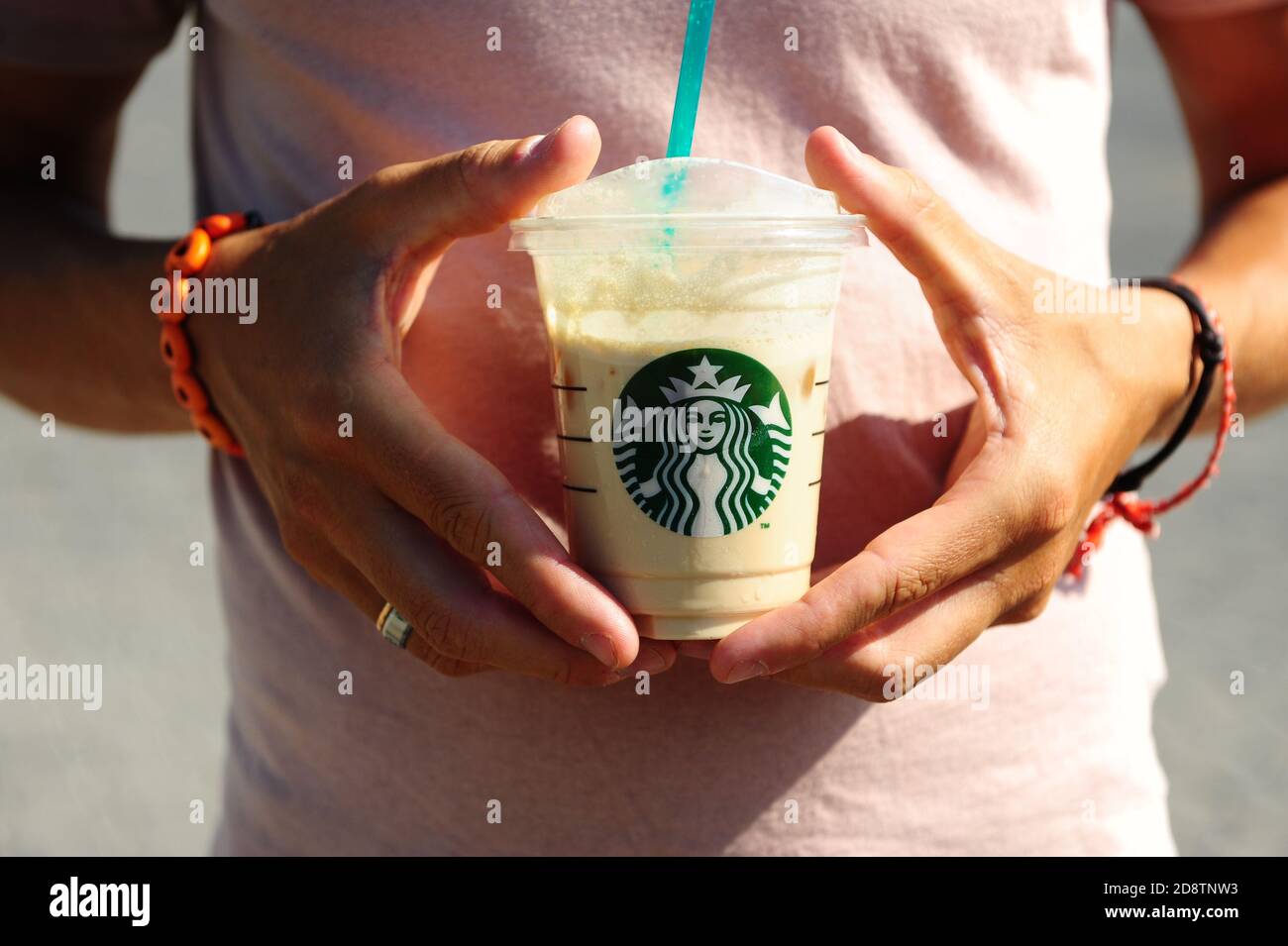 FETHIE, TÜRKEI - OKTOBER 11: 2 leckere kalte Kaffees Starbucks in Fethie am 11. Oktober 2020. Stockfoto