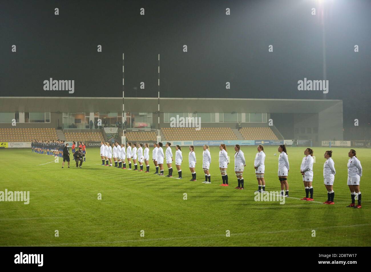 Sergio Lanfranchi Stadion, parma, Italien, 01 Nov 2020, die beiden Teams während der Nationalhymne während der Frauen 2020 - Italien gegen England, Rugby Six Nations Spiel - Credit: LM/Massimiliano Carnabuci/Alamy Live News Stockfoto