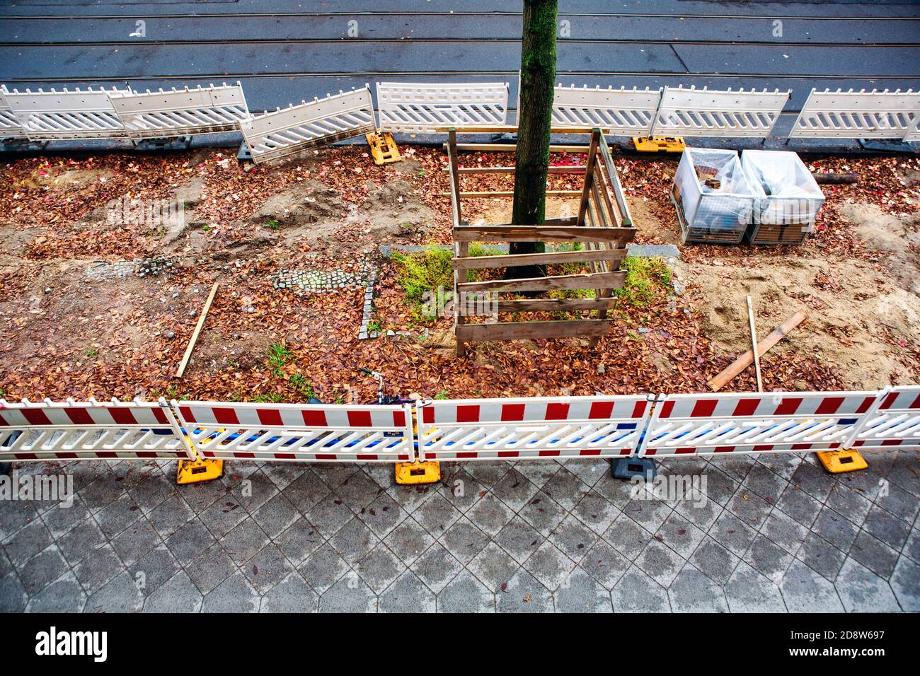 Blick Auf Den Burgersteig An Einer Strassenbaustelle Stockfotografie Alamy