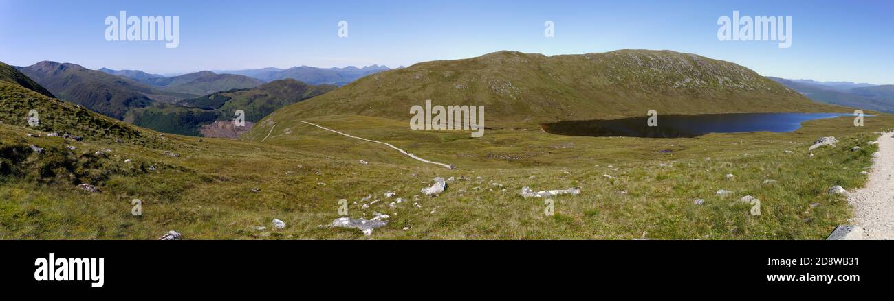 Panoramablick auf Lochan Meall auf dem Weg zum Ben Nevis Gipfel Highlands Scotland. Stockfoto