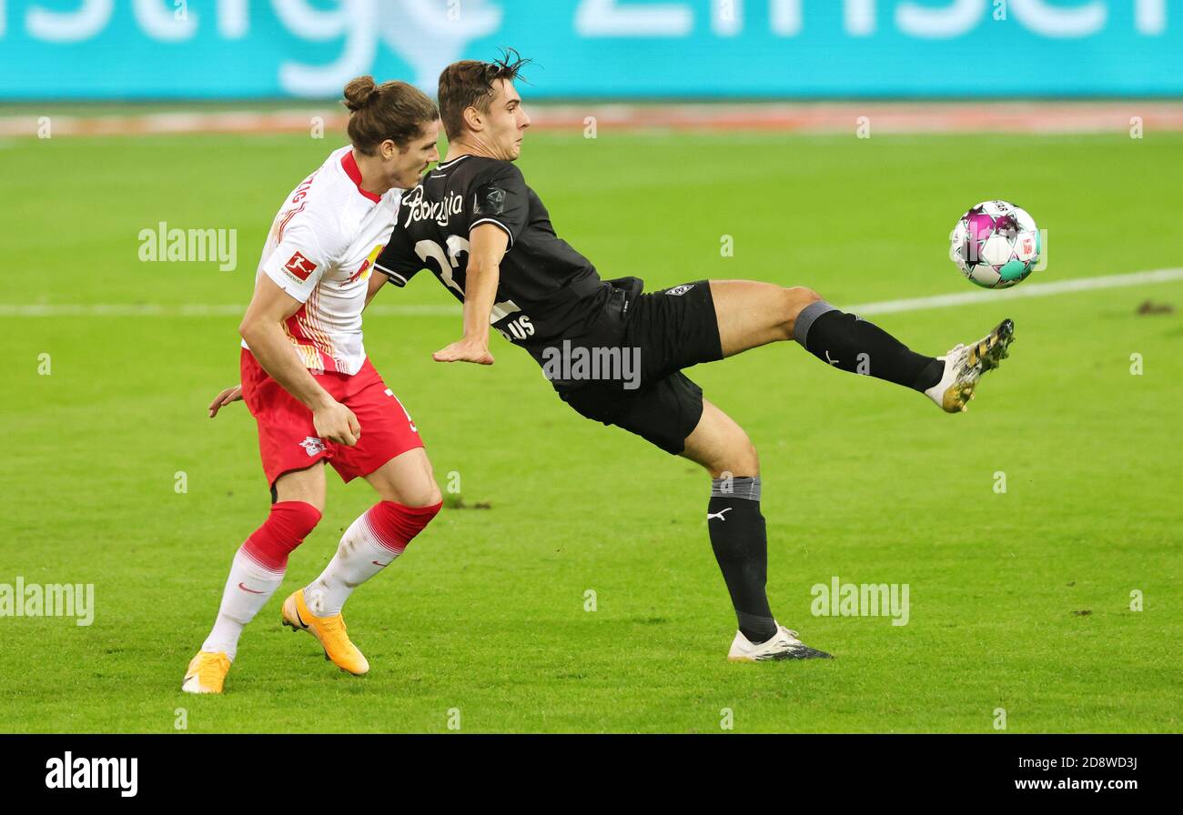 Florian Neuhaus von Monchengladbach und Marcel Sabitzer von Red Bull Leipzig während des Bundesliga-Fußballspiels zwischen Borussia C Stockfoto