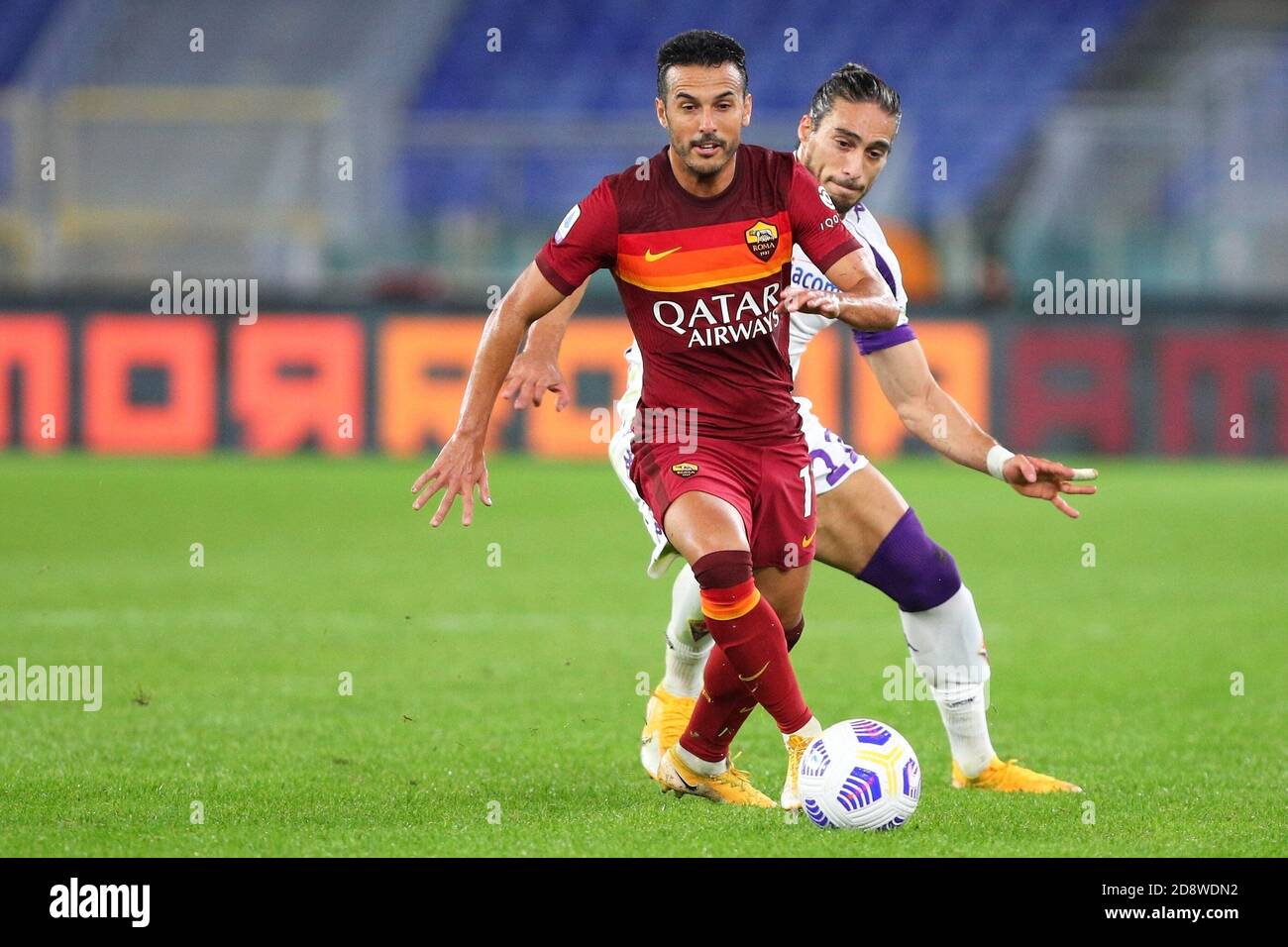 Pedro Rodriguez von Roma (L) vies für den Ball mit Franck Ribery (R) während der italienischen Meisterschaft Serie EIN Fußballspiel zwischen AS Roma und ACF Fiorentina am 1. November 2020 im Stadio Olimpico in Rom, Italien - Foto Federico Proietti / DPPI Kredit: LM/DPPI/Federico Proietti/Alamy Live News Stockfoto
