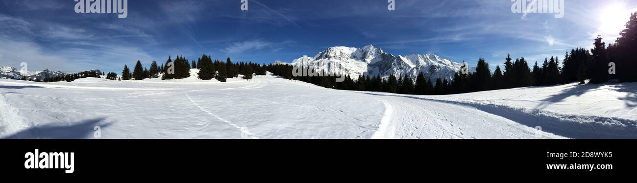 Panoramablick auf das Skigebiet von ​​Les Houches bei Chamonix Mont-Blanc Stockfoto
