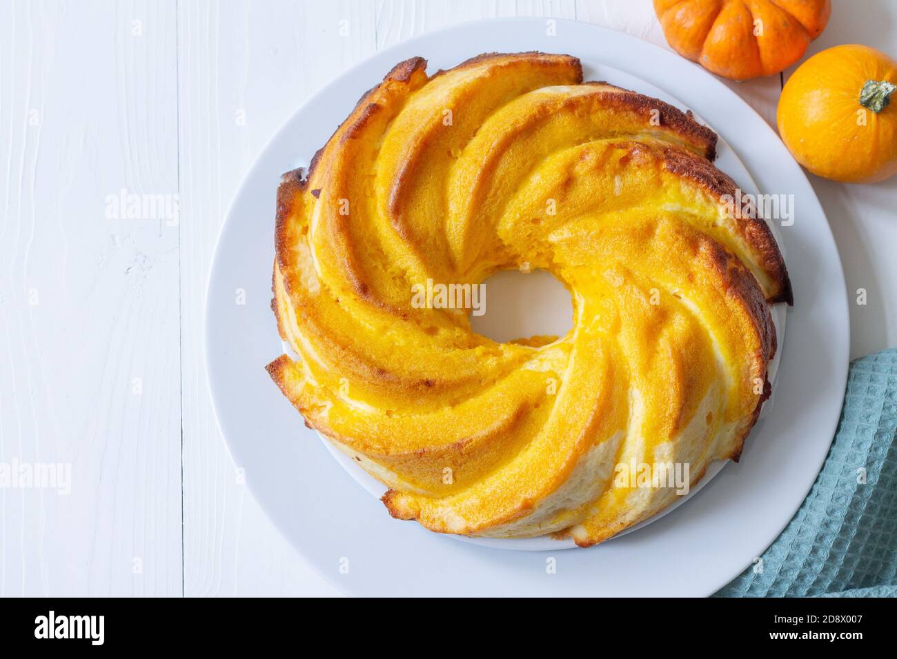 Pumpkin Pie Im Herbst. Schritt für Schritt Rezept zum Kochen hausgemachten Kürbiskuchen. Flach Stockfoto