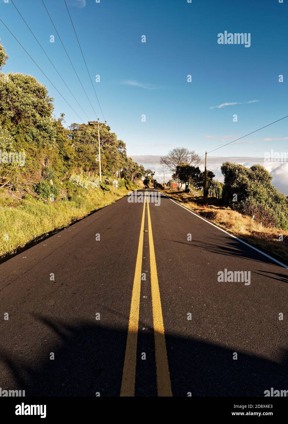 Costa Rica Landschaften - schöne Natur - Blick vom Irazu Vulkan auf den Krater und Landschaftsansicht rund um den Nationalpark Irazu. Straße vom Vulkan. Stockfoto