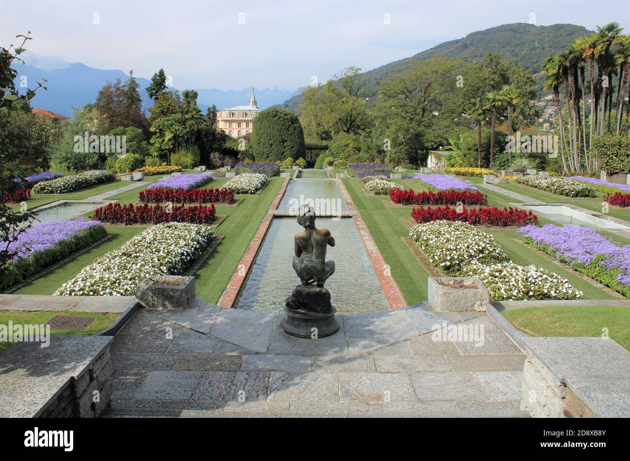 Terrassenförmig angelegter Garten in Norditalien. Stockfoto