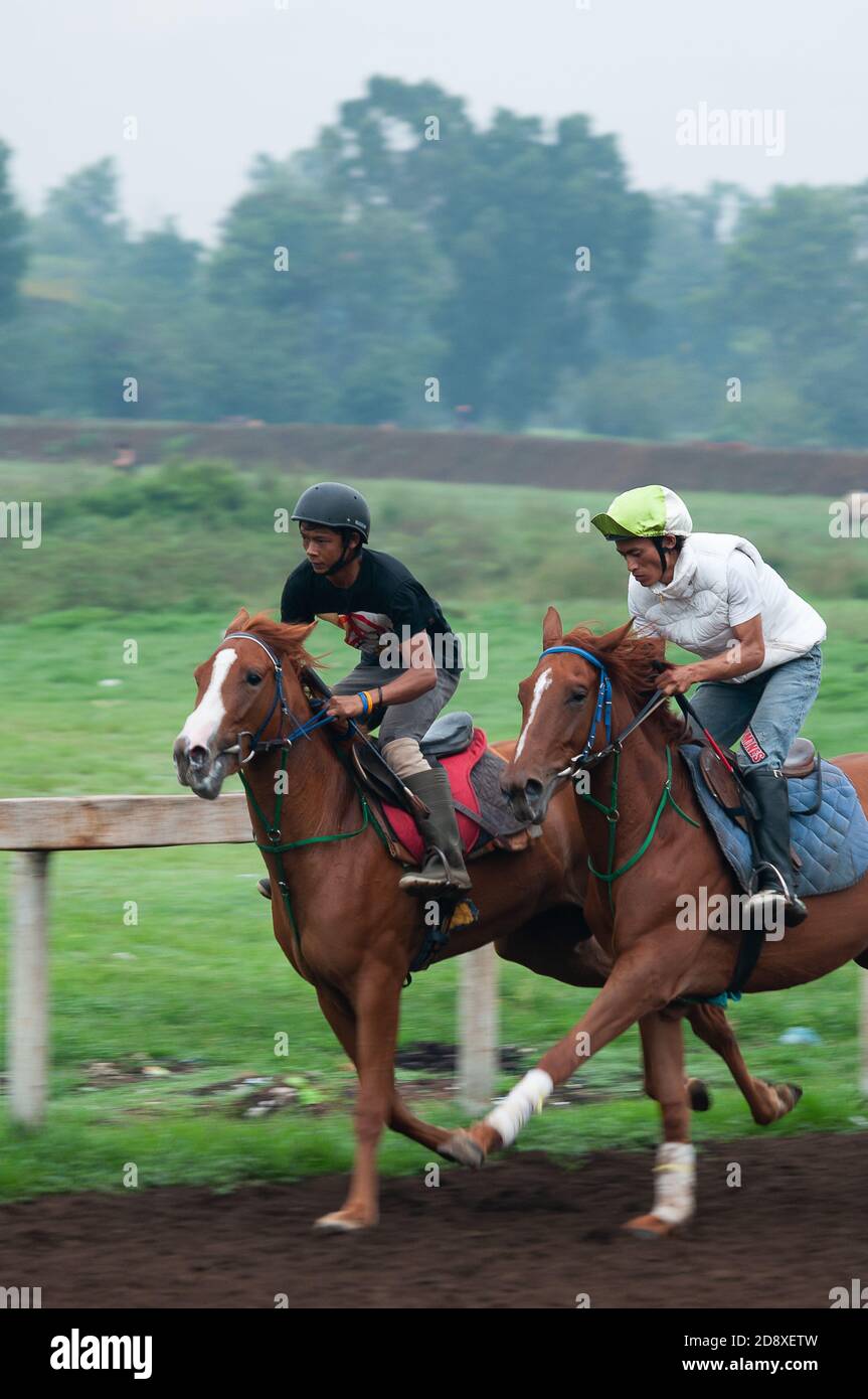 Zwei Jockeys konkurrierten um die Nummer 1, Bandung Indonesia Stockfoto