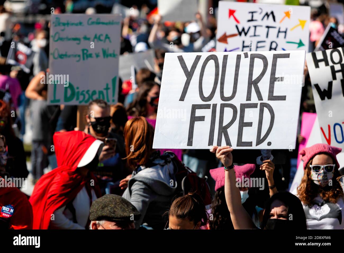 Ein großes Schild am Count on US Women's March sagt Donald Trump: "Du bist gefeuert", seine Zeile aus der Reality Show The Apprentice, Washington, DC, USA Stockfoto