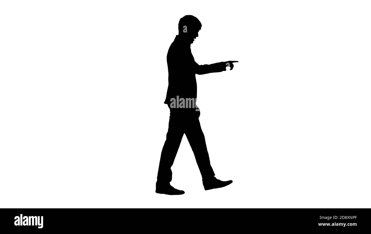 Weitwinkel. Seitenansicht. Silhouette Geschäftsmann zu Fuß und erklären etwas zur Kamera. Professionelle Aufnahme in 4K-Auflösung. 047. Sie können es z.B. verwenden Stockfoto