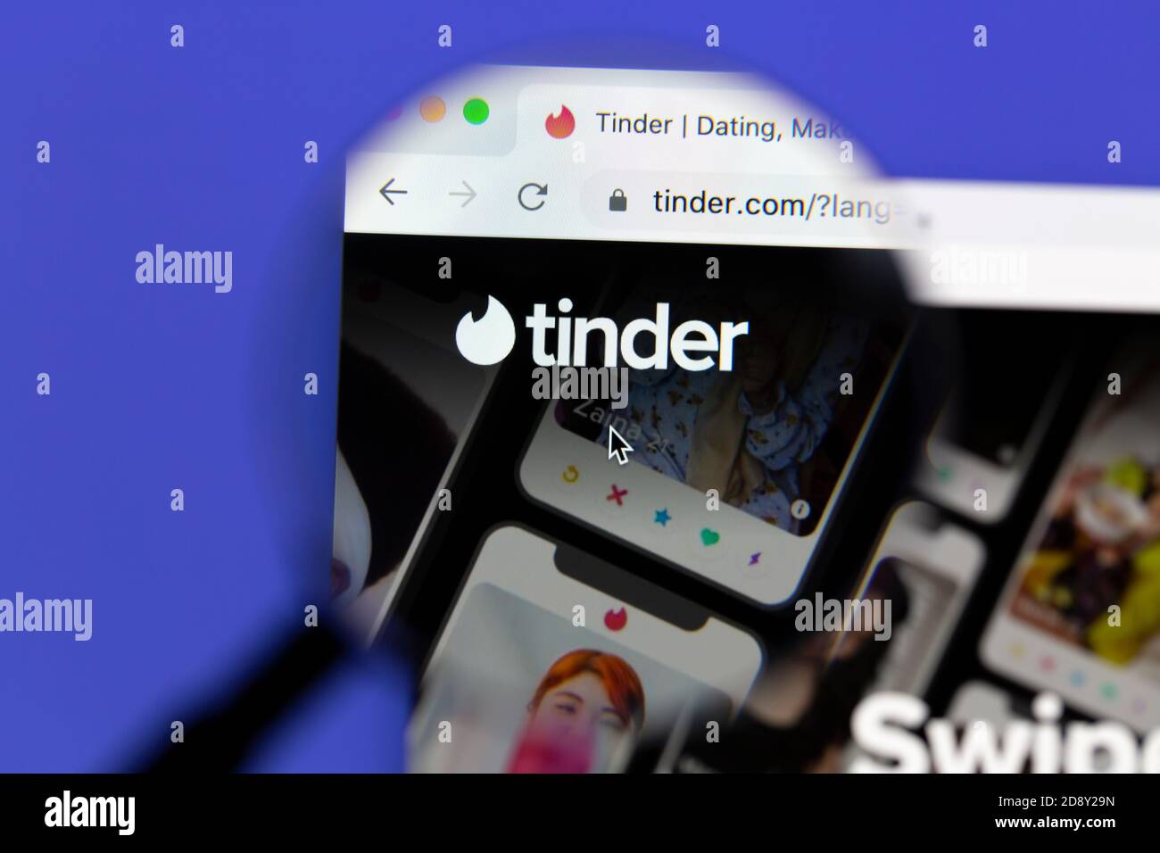 Ostersund, Schweden - 31. Oktober 2020 Tinder Homepage. Tinder ist eine amerikanische geosoziale Netzwerk- und Online-Dating-Anwendung. Stockfoto