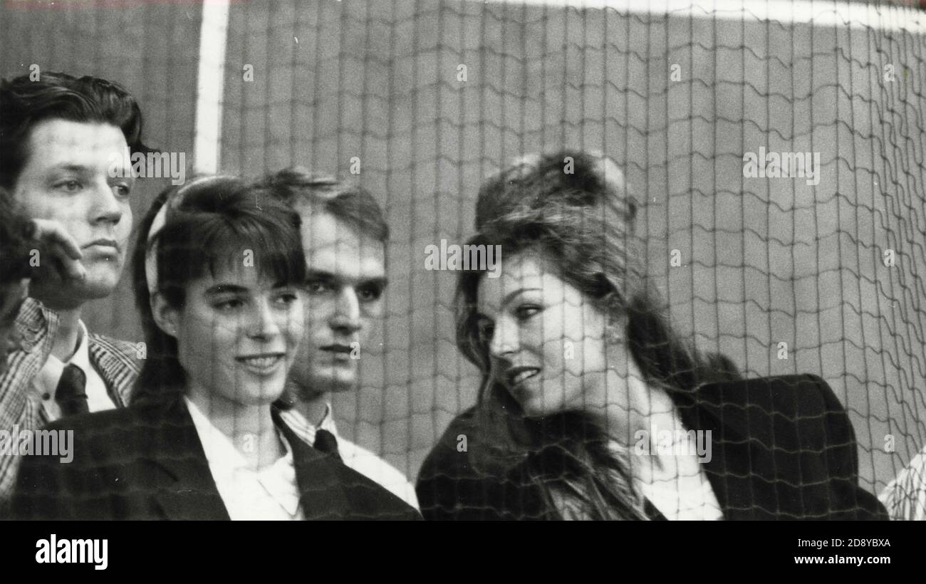 Ehefrauen der Tennisspieler McEnroe und Lendl beim Anschauen der US Open, New York, USA 1986 Stockfoto