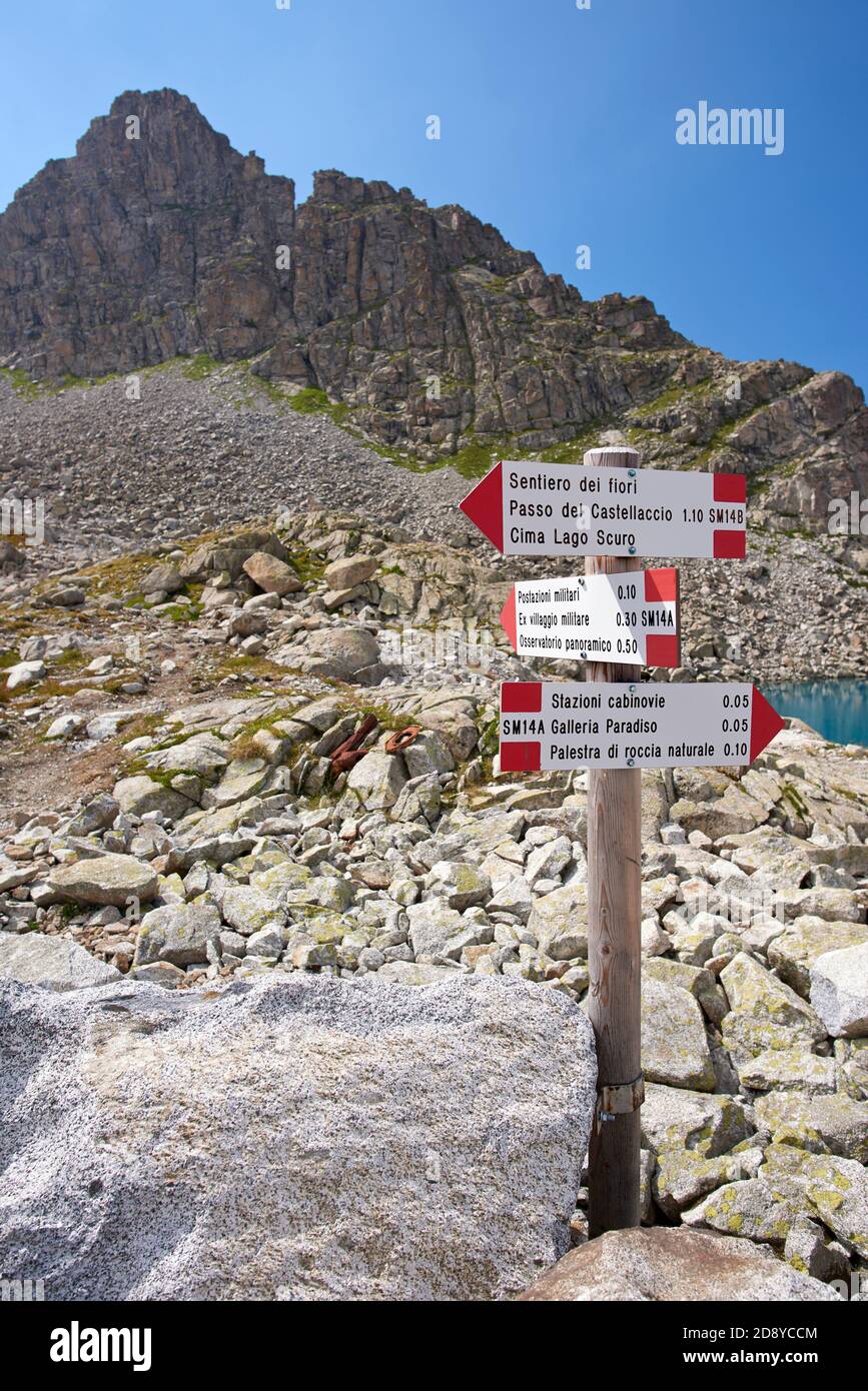 Passo del Tonale (Bs), Italien, die Beschilderung der Wanderwege im